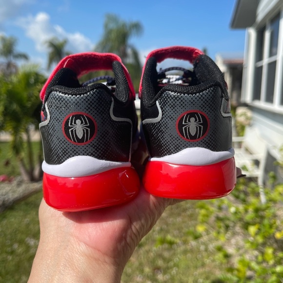 Marvel Red and Black Sneakers with Velcro Closure Kids size 8 - Picture 8 of 13